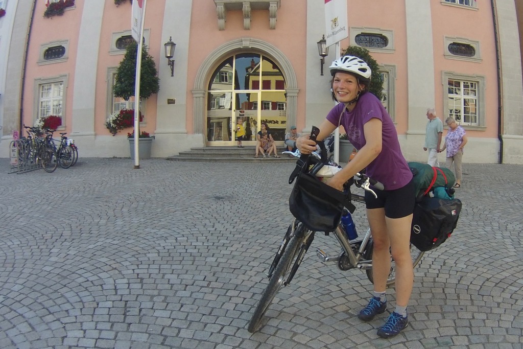Melanie auf dem Marktplatz in Rottenburg.