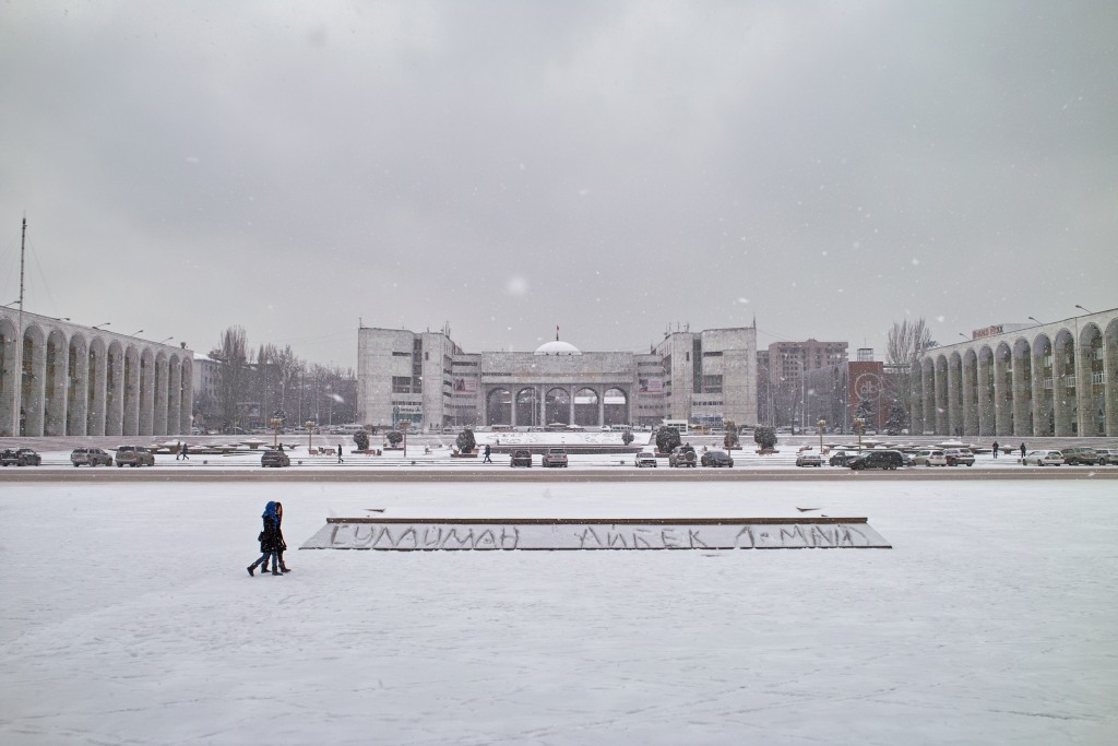 Väterchen Frost auf dem Ala-Too Platz
