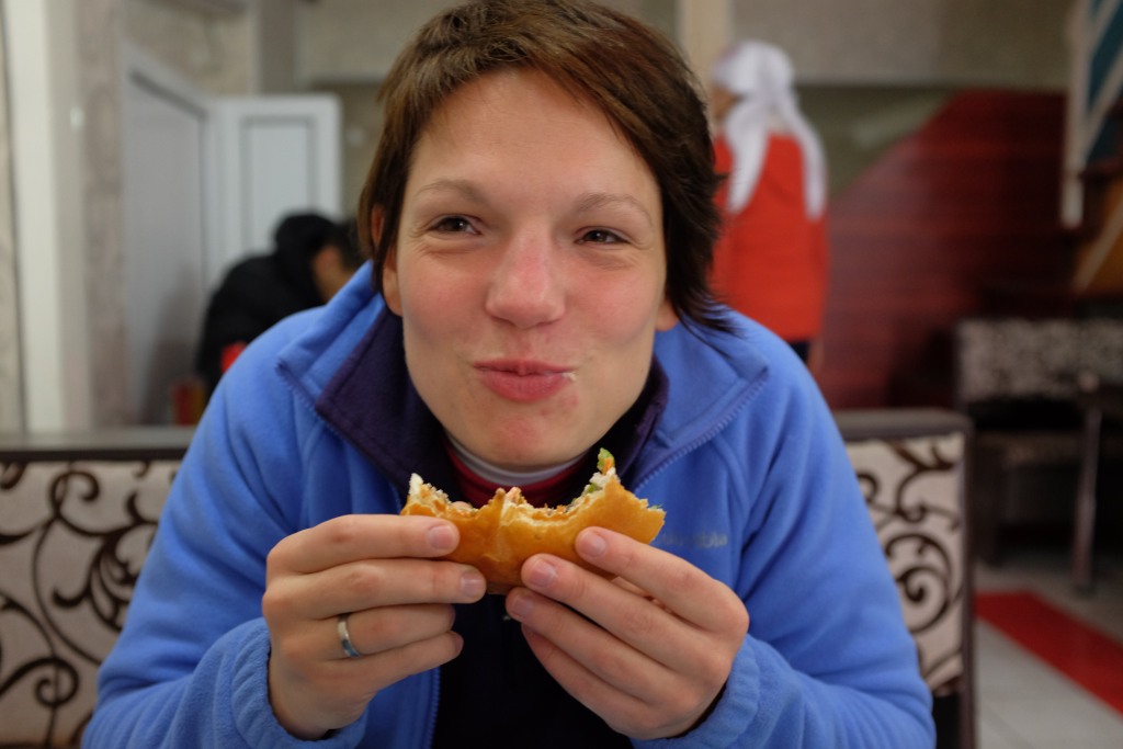 Mellie mit Hamburger