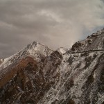 Der Pass: In Fels und Eis gehauen.