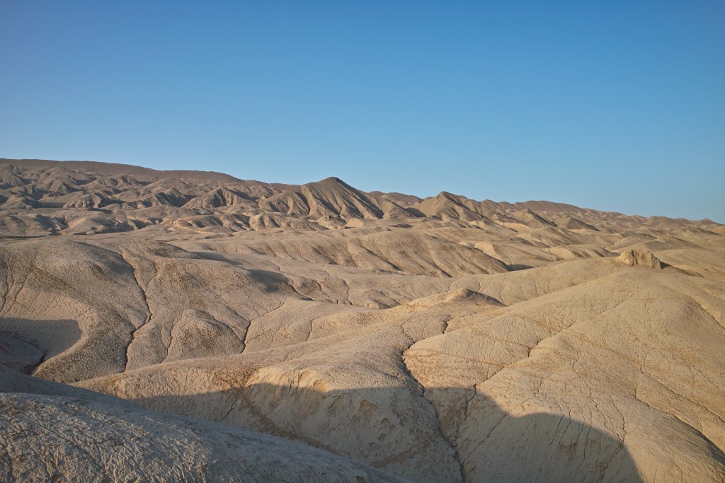 Sonnenaufgang über den Wüstenbergen