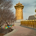 Die größte Gebetsmühle der Welt in Sunan, Gansu