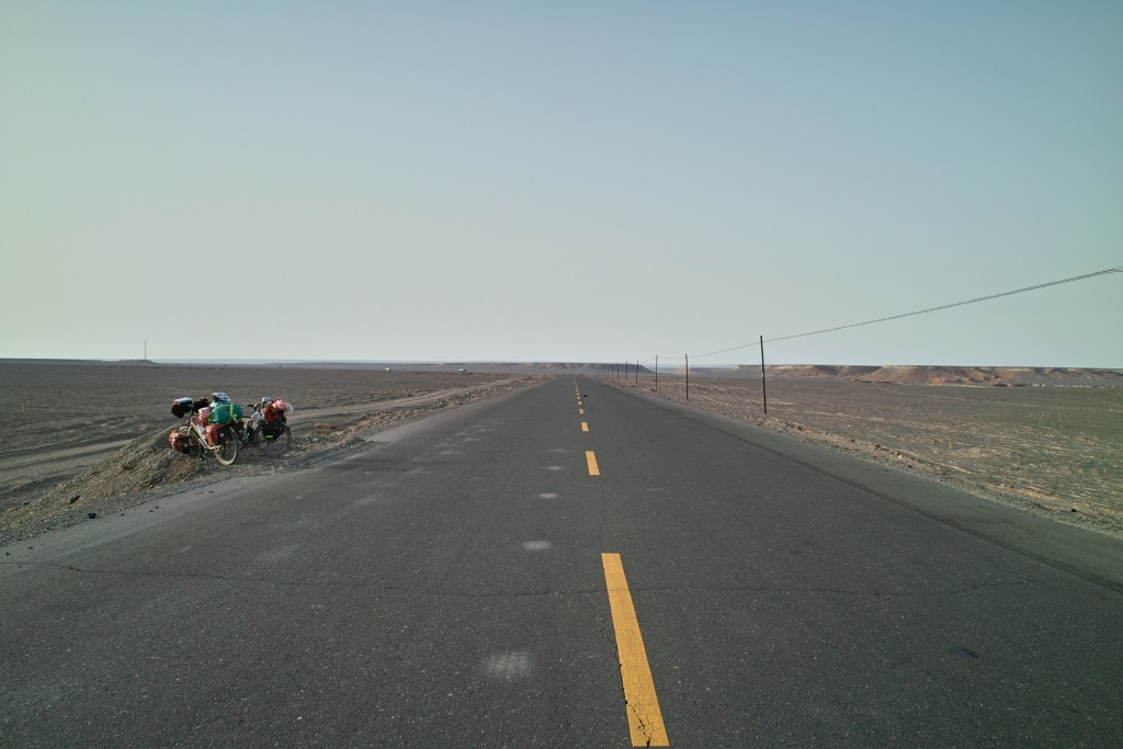 Verlassene Straße in Xinjiang