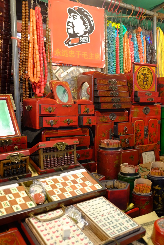 Klüngel auf dem Nachtmarkt.