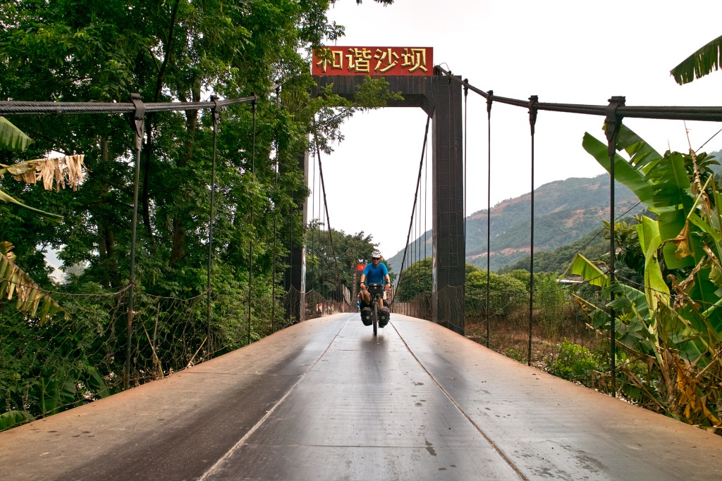 Wir lieben die Hängebrücken hier.