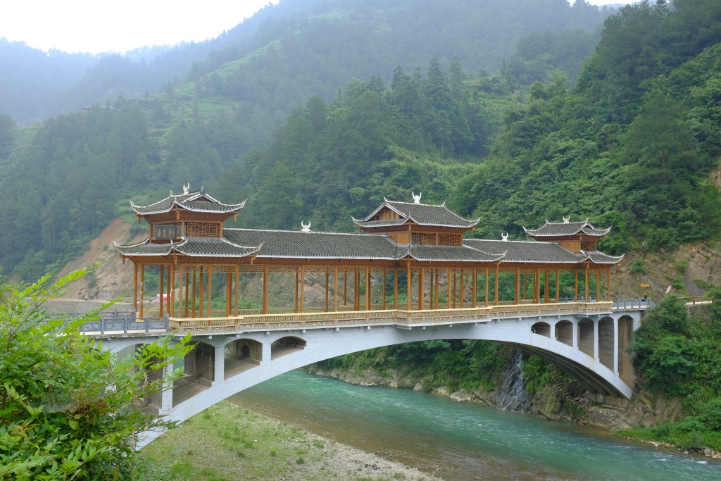 Guizhou ist für seine Brücken bekannt...zu Recht, finden wir.