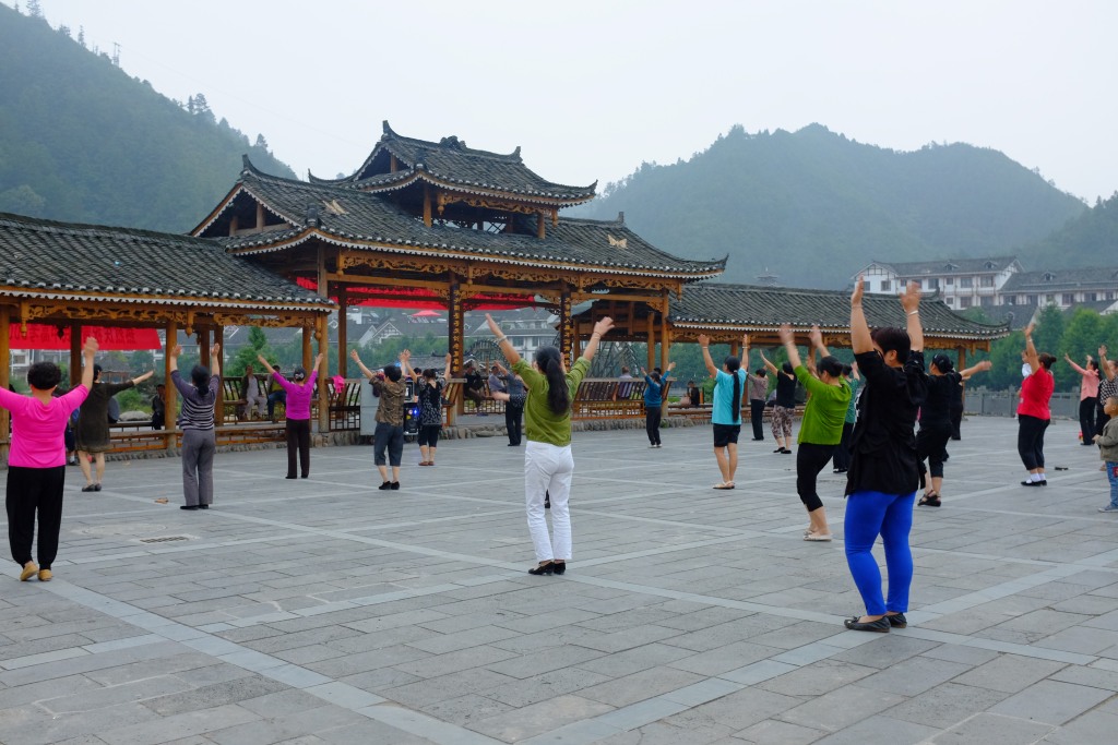 Abendgymnastik auf dem Volksplatz
