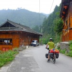 Miao-Dörfer entlang des Weges