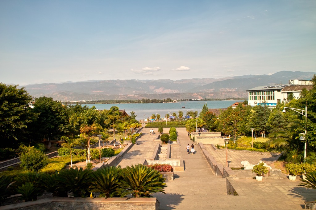 Der Qiong-See lädt zum Baden ein.