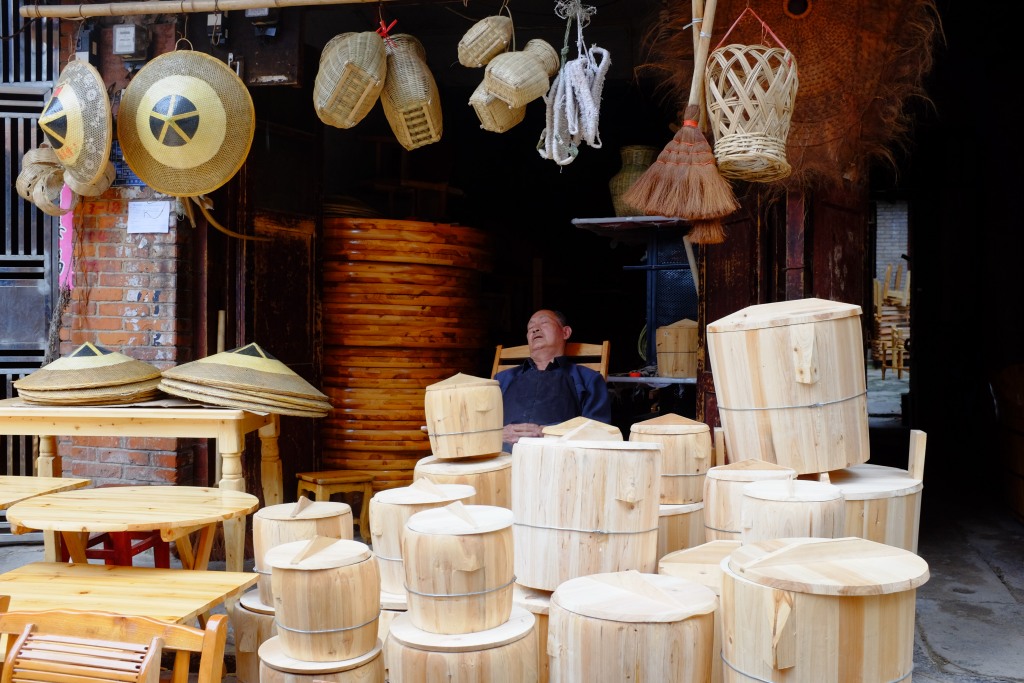 Reistöpfe, Holzkörbe...